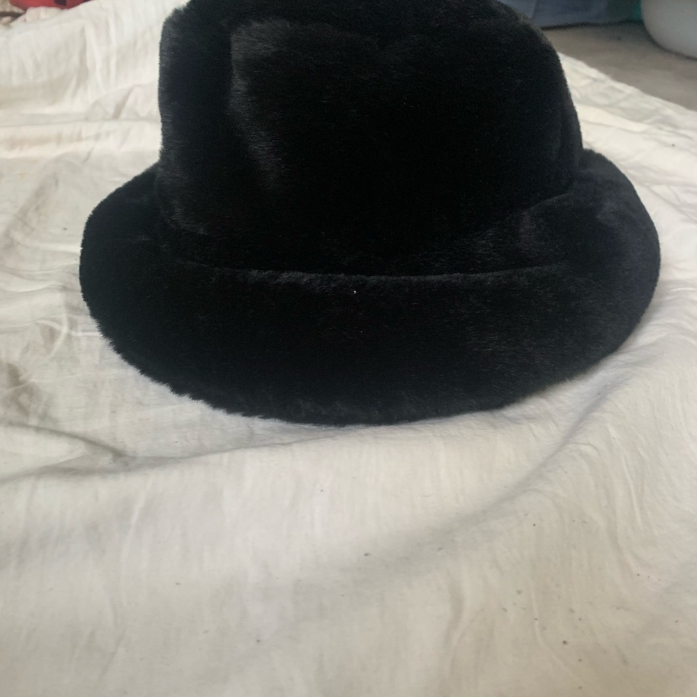 Surell furry black  bucket hat